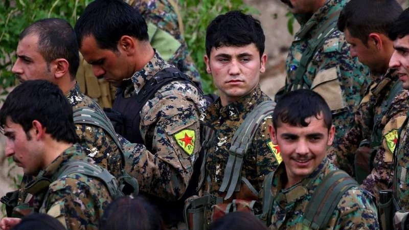 مقاتلون أكراد يدخلون عفرين بمساعدة نظام الأسد 