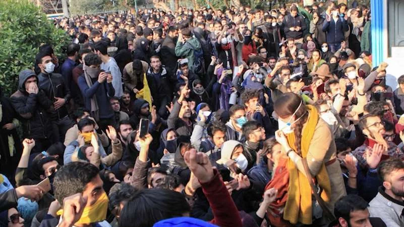 اتساع رقعة الاحتجاجات في إيران ضد نظام الملالي (فيديو)