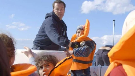 أنقذ آلاف المهاجرين من الغرق.. اليونان تنعى "بطل بحر أيجة" (فيديو)