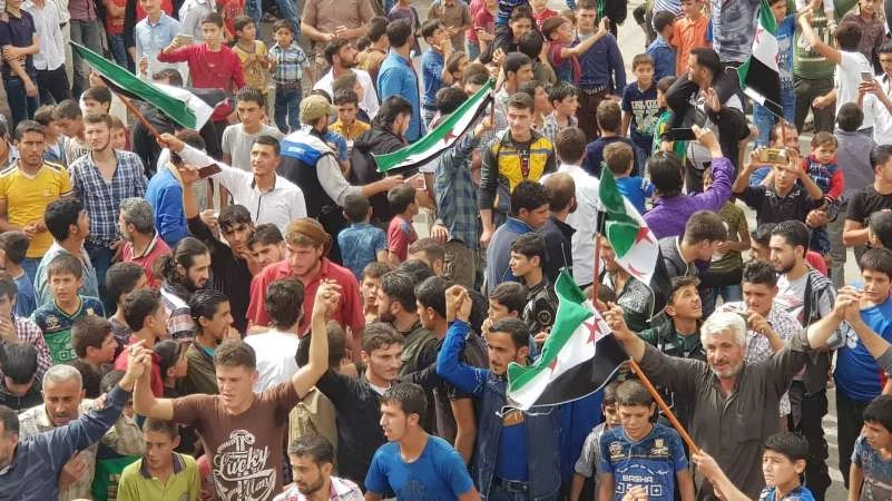 آلاف السوريين يجددون المظاهرات للجمعة السابعة على التوالي (صور)