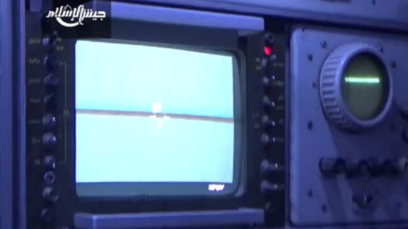 لحظة إصابة طائرة مروحية في الغوطة الشرقية (فيديو)