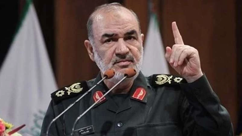 موالون للنظام يسخرون من مسؤول في ميليشيا "الحرس الثوري" الإيراني!
