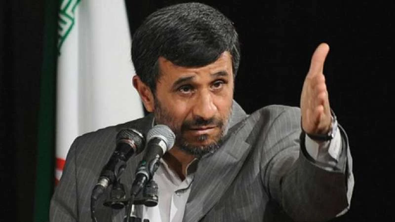 أحمدي نجاد يحذّر خامنئي