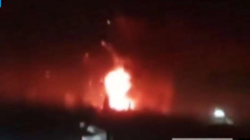 انفجارات ضخمة بمستودع أسلحة لـ "الوحدات الكردية" في القامشلي (فيديو)