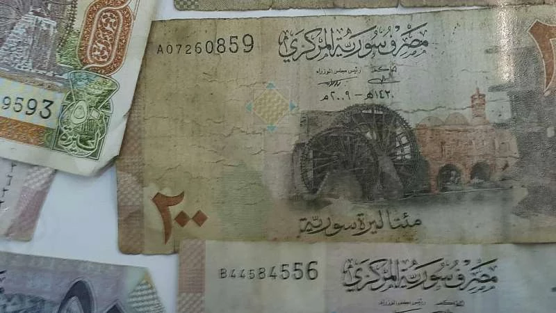 الليرة السورية تواصل انخفاضها أمام باقي العملات