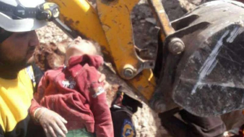 الطيران الروسي يرتكب مجزرة بحق أطفال في ريف إدلب (صور)