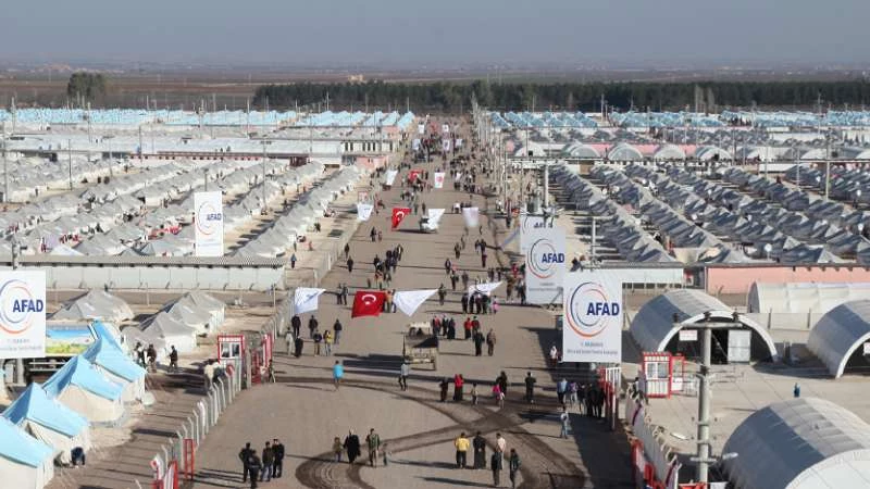 تركيا تبدأ بإخلاء مخيم للاجئين السوريين في أورفا