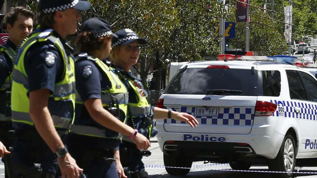 قتيل وجريحان بعملية طعن في أستراليا (فيديو)