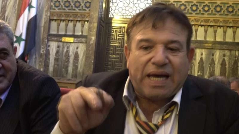 عضو في "مجلس الشعب" يبتز مُهجري الغوطة (فيديو)