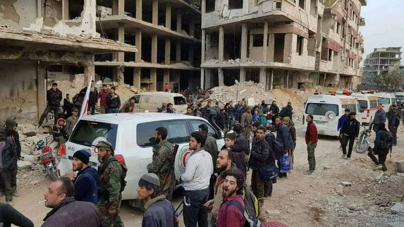 تهجير الدفعة الأولى من أهالي القطاع الأوسط في الغوطة (صور) 