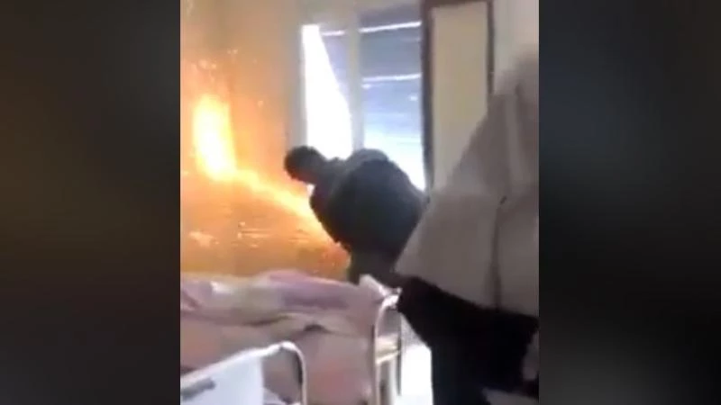 فيديو صادم.. أعمال صيانة بحضور المرضى في أحد مشافي دمشق