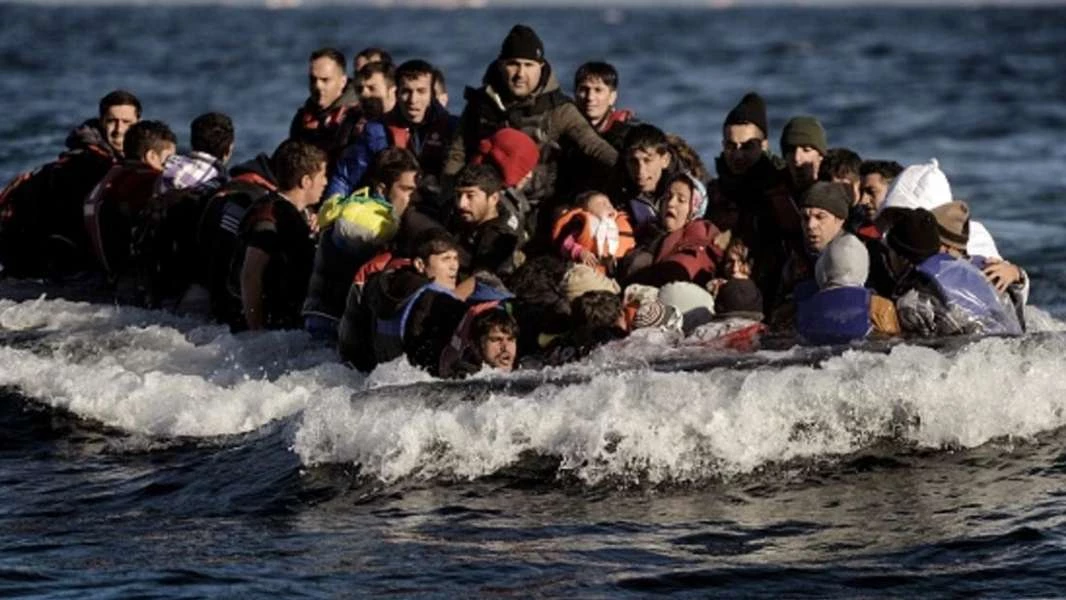 ضبط 52 مهاجرا غير شرعي بينهم سوريون في بحر إيجة