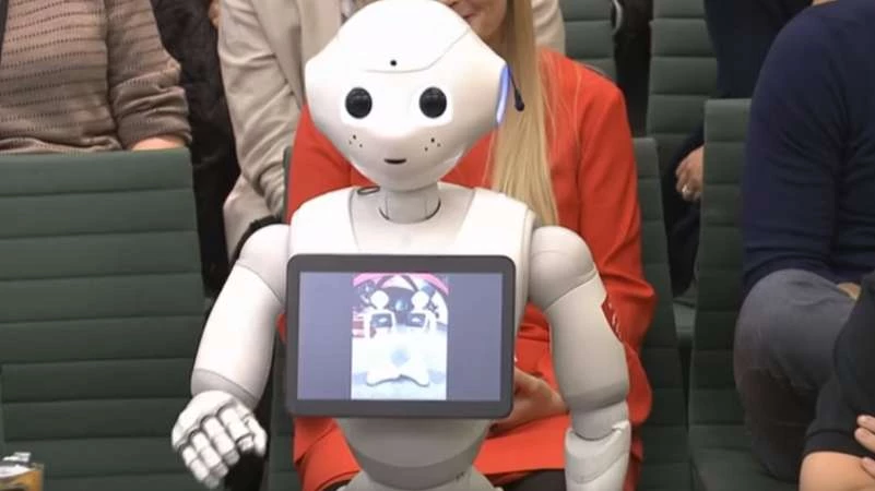روبوت يقدم شهادته أمام مجلس العموم البريطاني (فيديو)