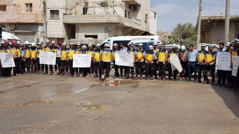 وقفات احتجاجية في إدلب وحلب تنديدا بقصف مراكز الدفاع المدني (صور)