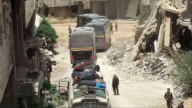 خروج الدفعة الأولى من مهجري جنوب دمشق باتجاه جرابلس (صور)