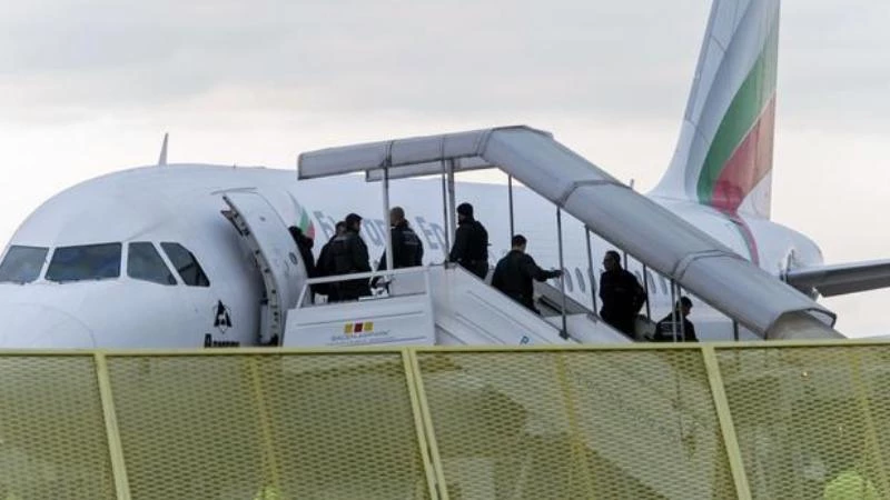 لماذا تسعى الحكومة الألمانية لتمديد فترة مراجعة طلبات اللجوء؟