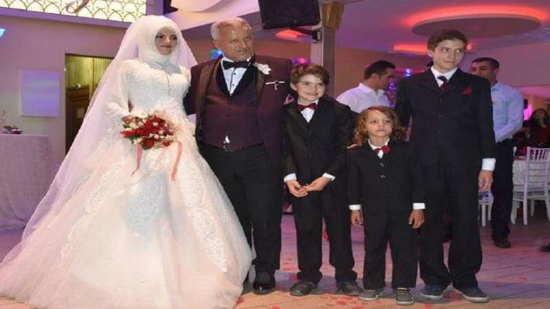 سيّدة سورية تحتفل بزواجها بحضور أولادها الثلاثة (صور)