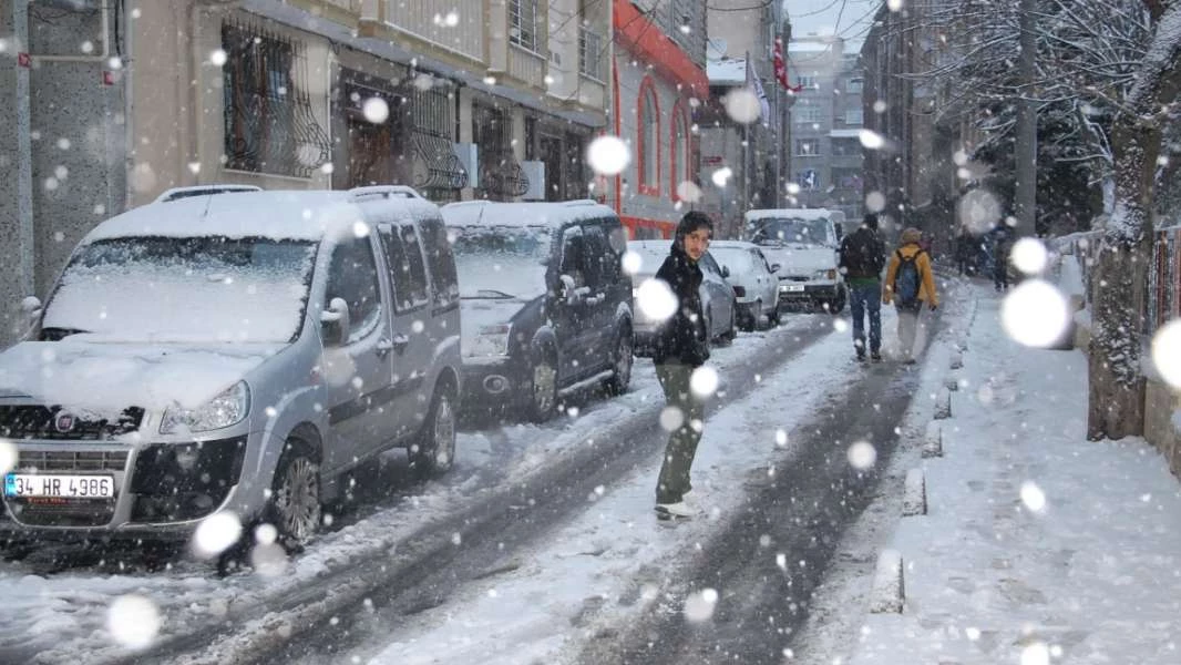 الإعلان عن تعطيل المدارس في أنقرة بسبب كثافة الثلوج