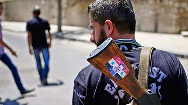 اقتتال بالأسلحة والقنابل بين عائلات مقرّبة من الأسد في اللاذقية