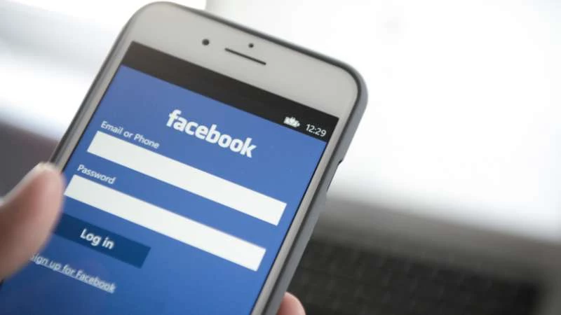 "فيسبوك" تتخذ إجراء بحق حسابات إيرانية ضللت الأمريكيين