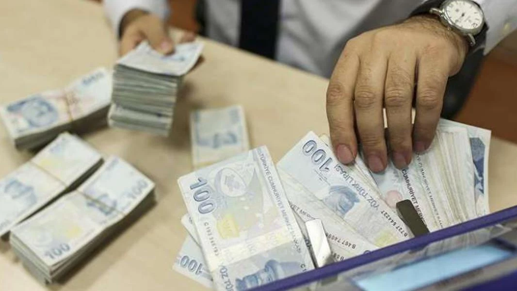 الليرة التركية تسجل انخفاضاً أمام باقي العملات الأجنبية 