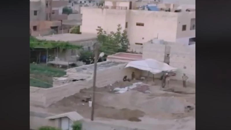 فيديو يوثق عمليات "الوحدات الكردية" في حفر الخنادق داخل منازل المدنيين 