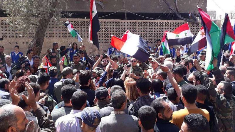 على أنقاض مدينة حرستا نظام الأسد يقيم حفلاً موسيقياً (صور)