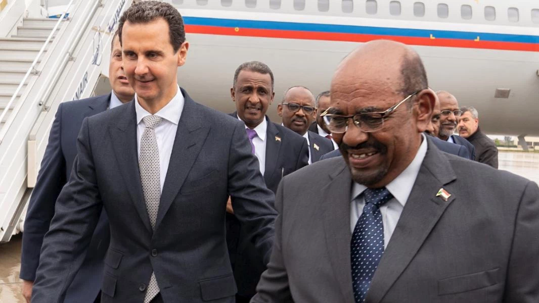 طائرة روسية تفضح الرئيس السوداني خلال لقائه بشار الأسد في دمشق