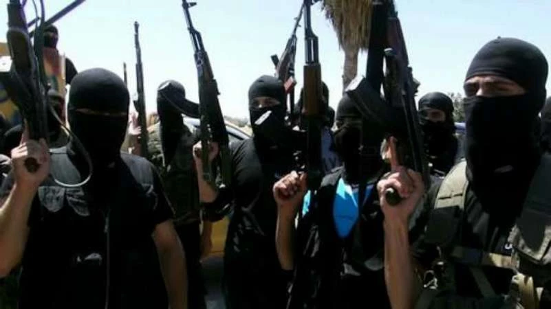"داعش" ينقل جميع الأسرى لديه من مدينة هجين إلى مناطق أخرى شرقي ديرالزور