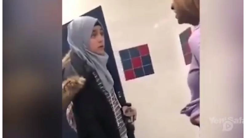 طالبة أمريكية تعتدي بالضرب المبرّح على لاجئة سورية (فيديو)