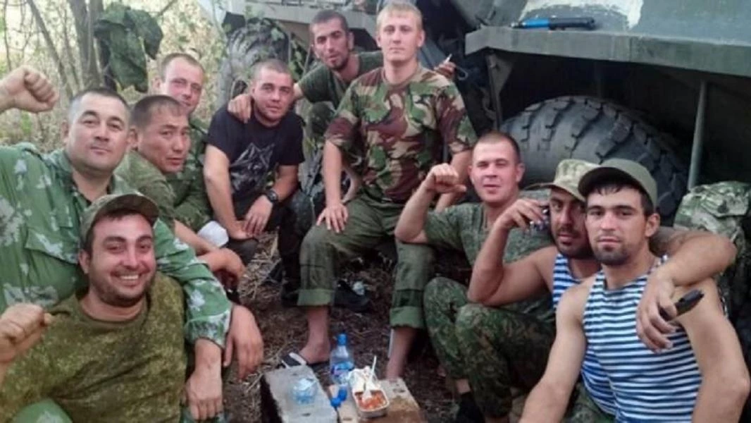 انتشار جنود روس في سوق الحميدية بدمشق (فيديو)
