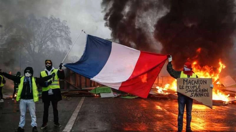 فرنسا: محتجو "السترات الصفراء" أغلقوا 200 طريق