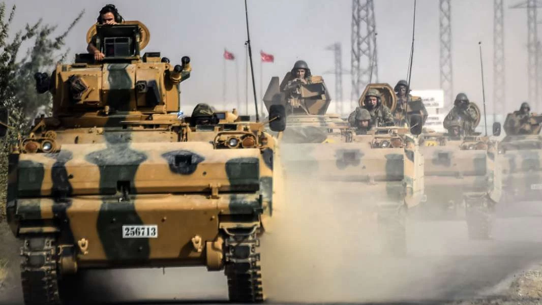 "وول ستريت جورنال" تكشف أسباب حشد تركيا لقواتها على الحدود السورية