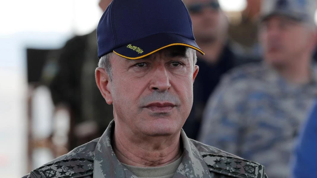 وزير الدفاع التركي يتوعد "الإرهابيين" شرق الفرات