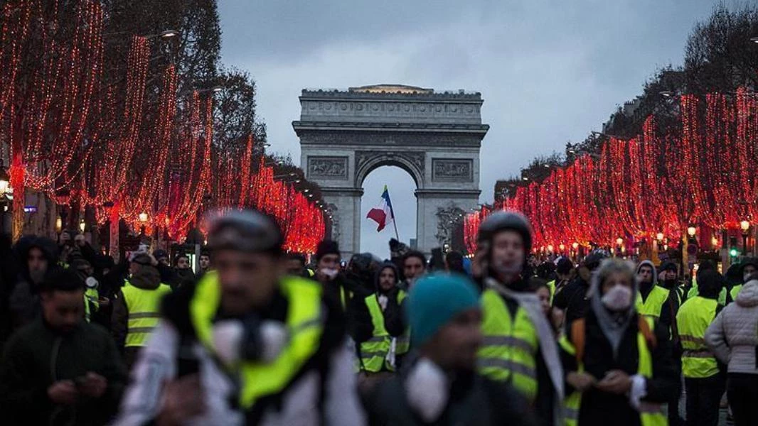 فرنسا تعتزم تغليظ عقوبة التظاهرات "غير المصرح بها"
