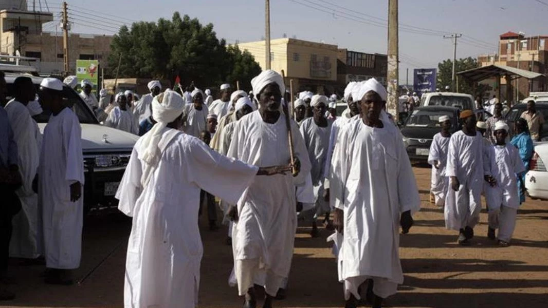 متظاهرون من قلب برلمان القضارف يطالبون الرئيس السوداني بالتنحي 