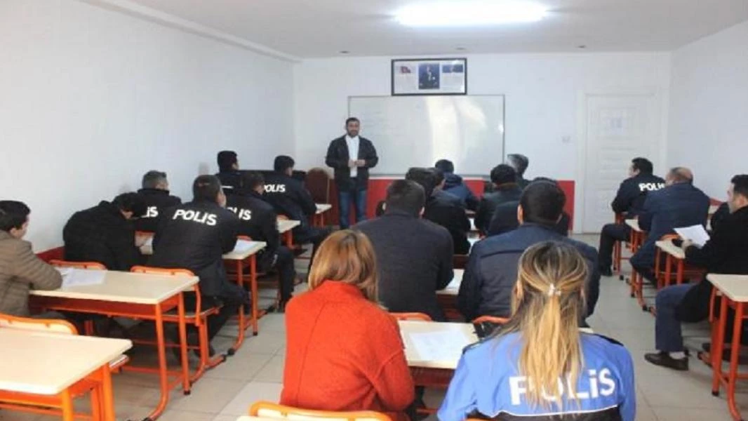 الشرطة التركية في كلّس تبدأ بدورات لتعلّم اللغة العربية.. ما السبب؟