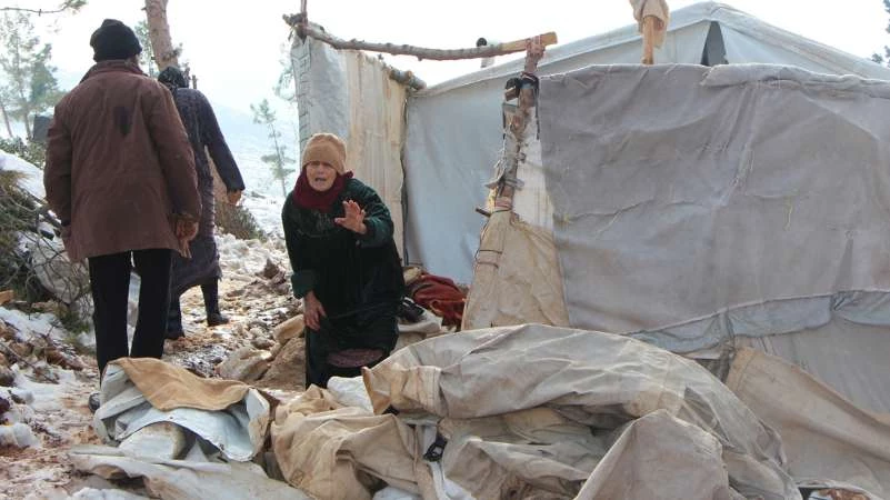 انهيار خيم اللاجئين السوريين في لبنان بسبب الثلوج 