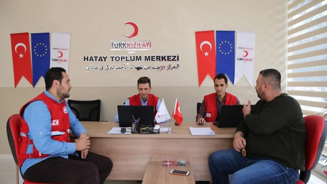 ما الخدمات التي يقدمها الهلال الأحمر للسوريين في تركيا؟