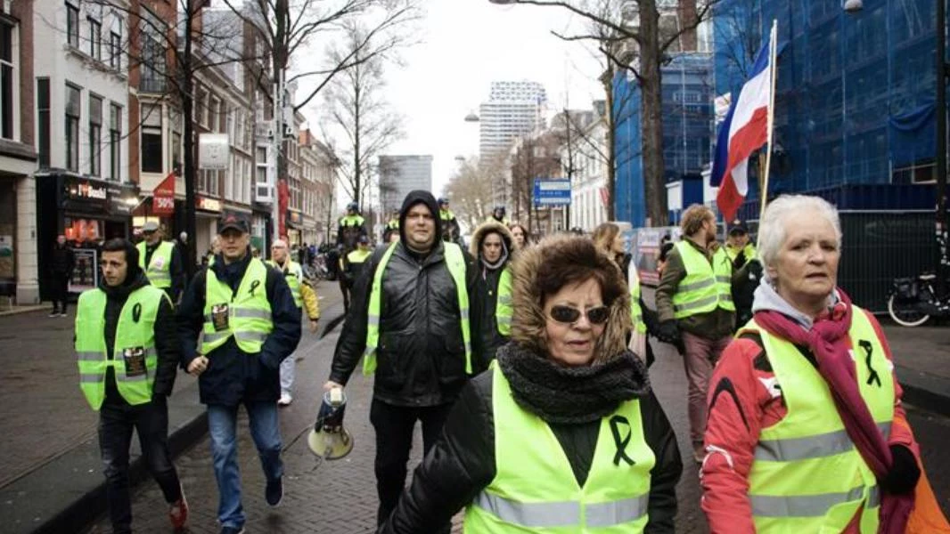 "السترات الصفراء" في هولندا تطالب باستقالة الحكومة