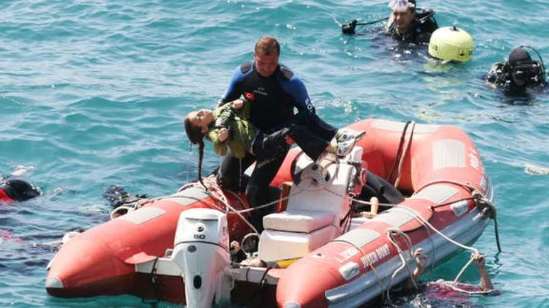 إنقاذ 40 مهاجراً وانتشال جثة طفلة في بحر إيجة غربي تركيا