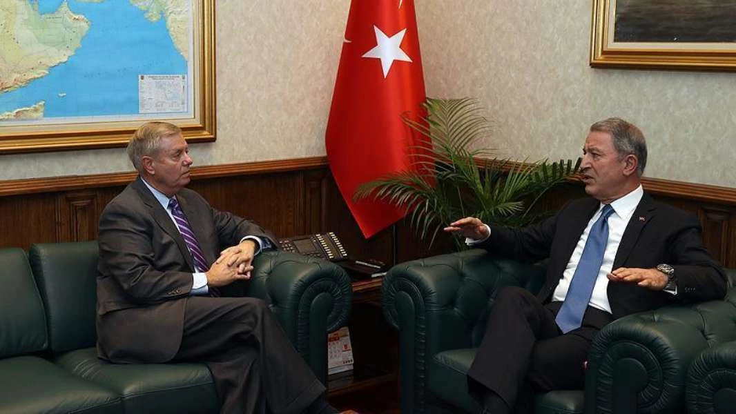 تفاصيل لقاء وزير الدفاع التركي مع السيناتور الأمريكي (ليندسي غراهام) حول سوريا