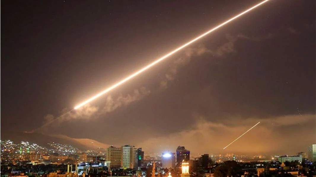 إسرائيل تقصف مواقع الميليشيات الإيرانية في سوريا وتحذّر نظام الأسد