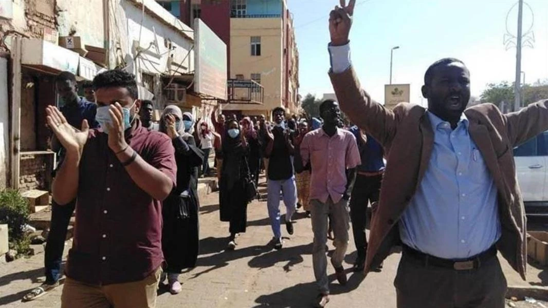 المعارضة السودانية تتعهد باستمرار المظاهرات حتى تنحي البشير