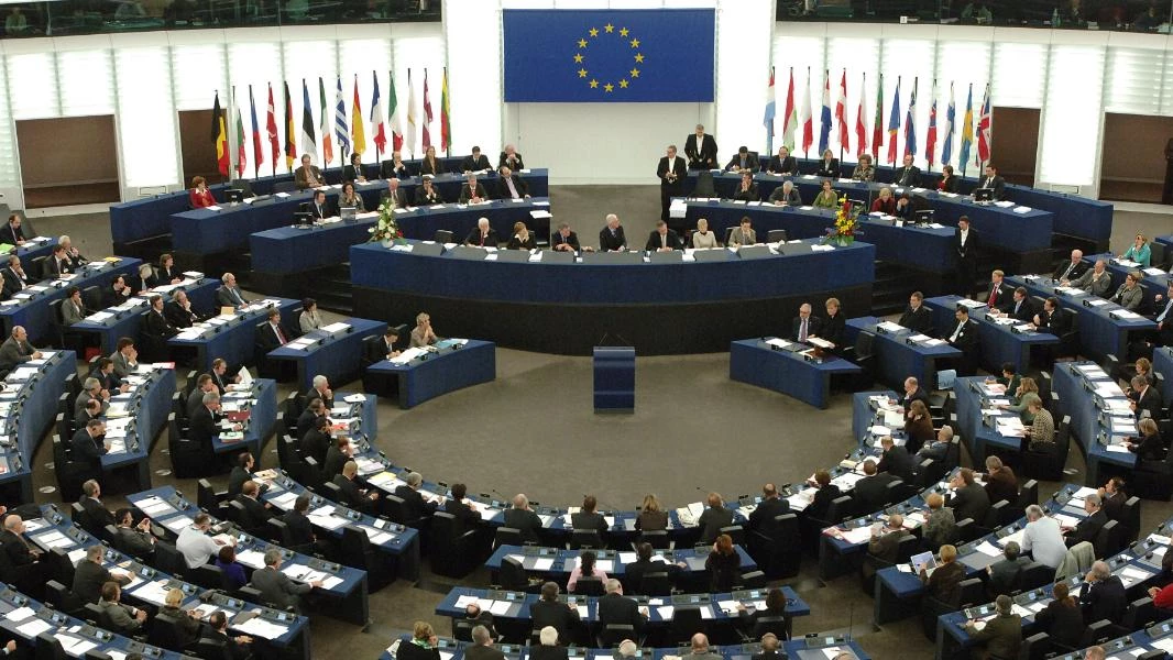 الاتحاد الأوروبي يوسع نطاق عقوباته ضد نظام الأسد وداعميه