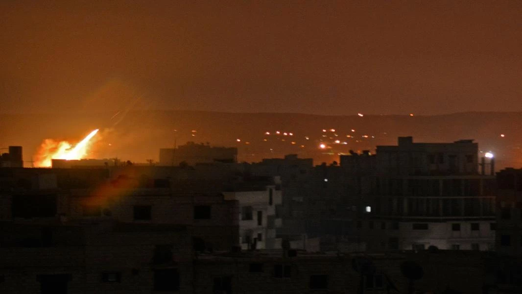 "هآرتس" تكشف تفاصيل الغارات الإسرائيلية "المكثفة" على مواقع ميليشيا أسد