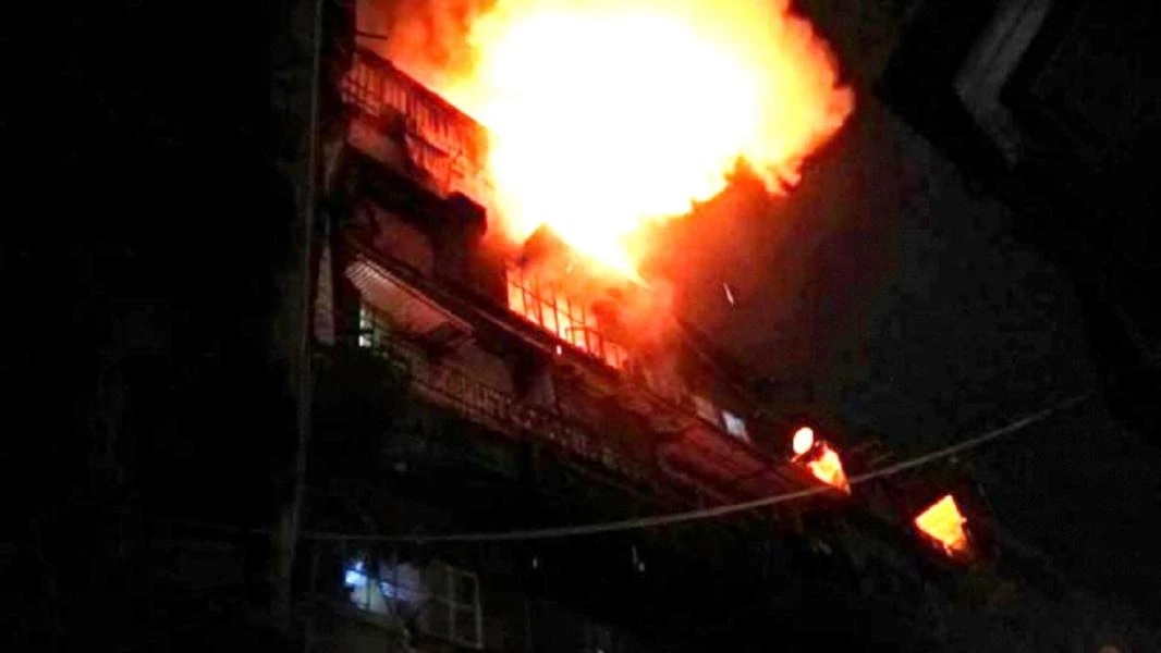 حريق يودي بحياة 7 أشقاء في حي العمارة الدمشقي (صور)