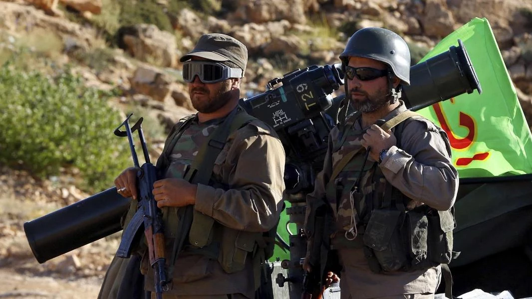 "الحرس الثوري الإيراني" يعتقل عناصر من ميليشيا "الدفاع الوطني" في ديرالزور