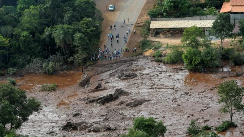 مقتل وجرح العشرات بانهيار سد في البرازيل