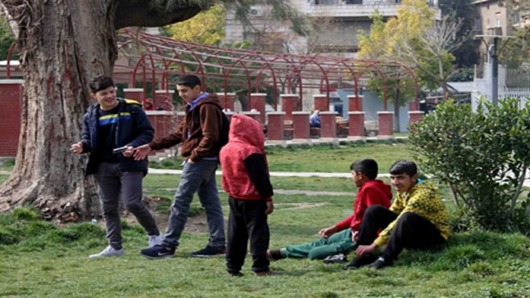 صحيفة موالية تكشف عن "ممارسات غير أخلاقية" تنتشر في حدائق دمشق وريفها